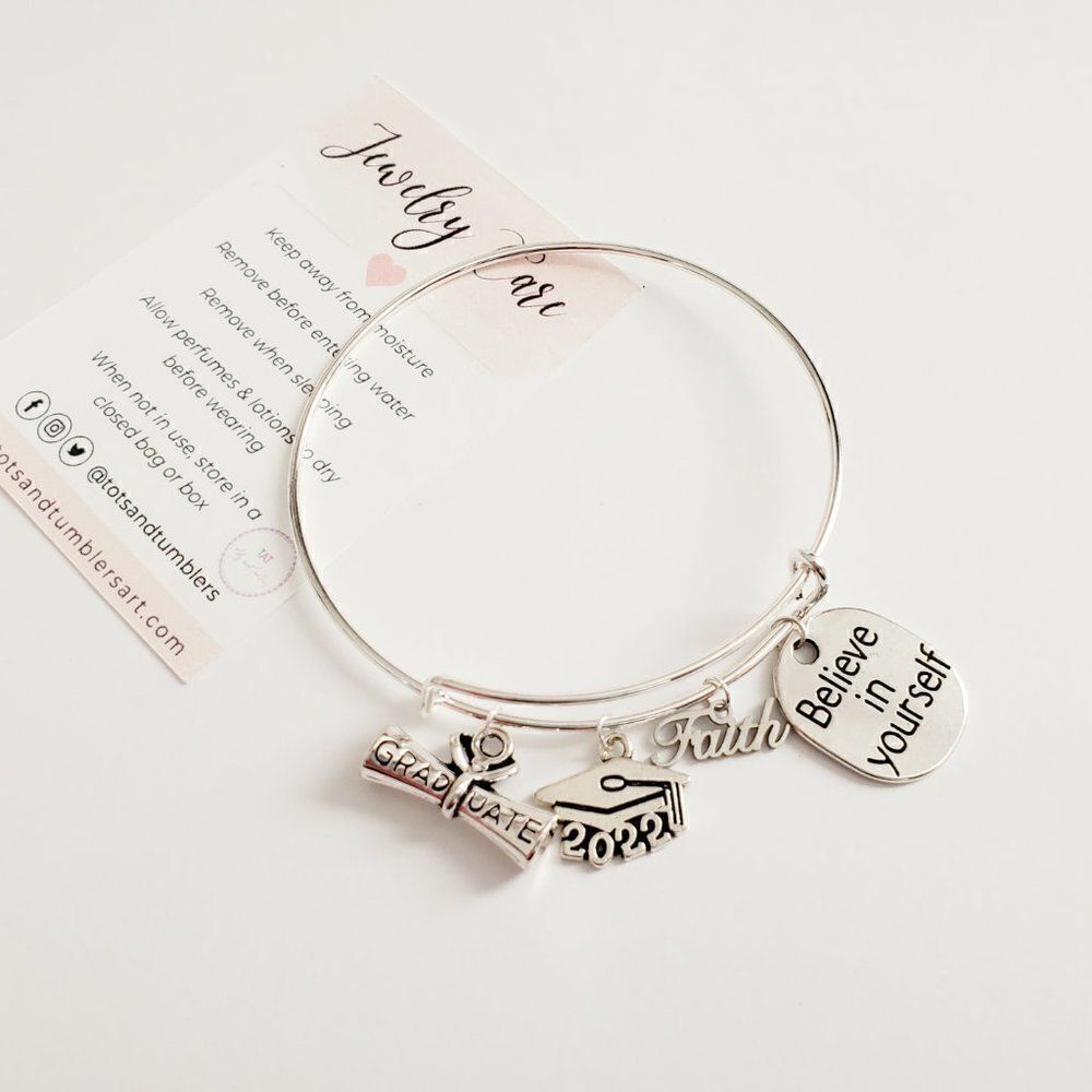Class of 2022 Graduation Charm Bracelet, Graduation Gift, Senior Graduate - Picture 3 of 13